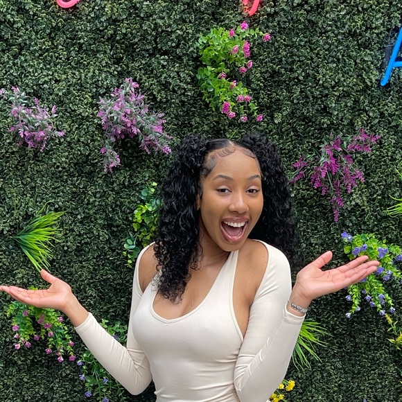 😆HEY POSH NATION😆I am Hannah👋🏽OWNER OF, ONE HOUSE🛍️THE IT POSHPAGE FOR YOU! - Picture 5 of 5